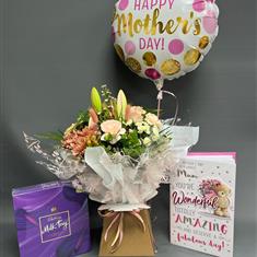 Flowers, balloon, chocolates and card set